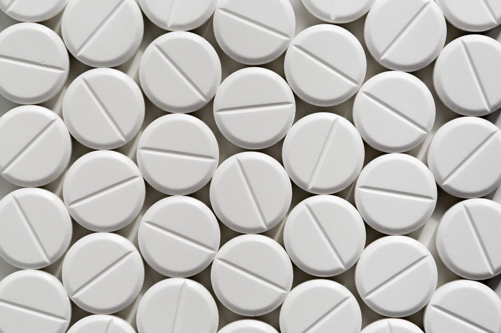 White narcotic pain reliever tablets from above. These schedule II painkillers are Oxycodone/Acetaminophen.