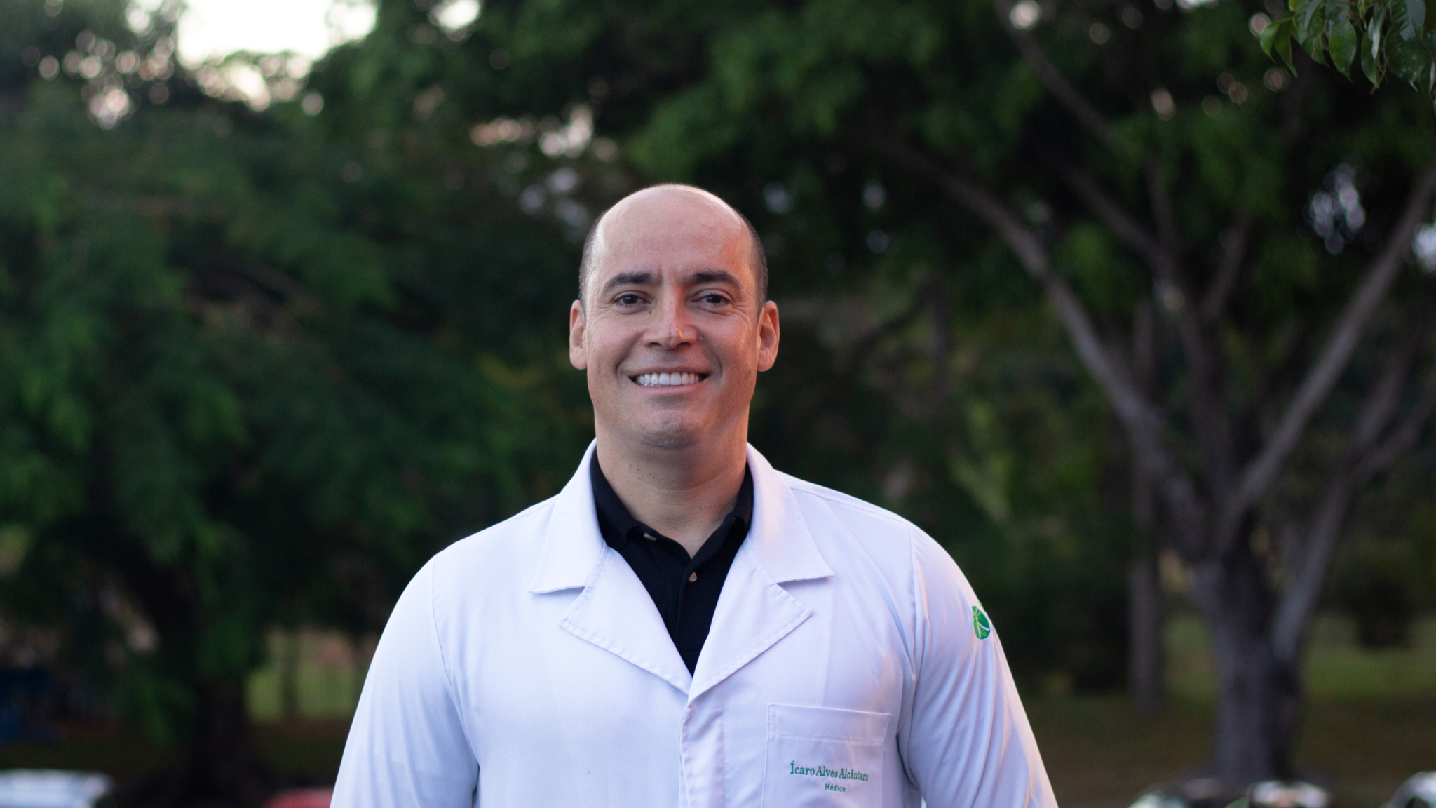 Dr. Ícaro apresentando conteúdo de saúde